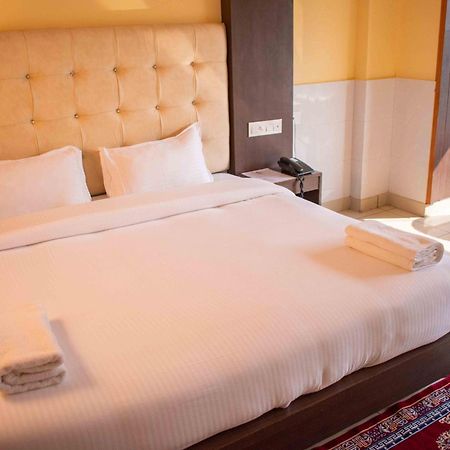 Mvt Guesthouse & Restaurant Rishīkesh Rum bild