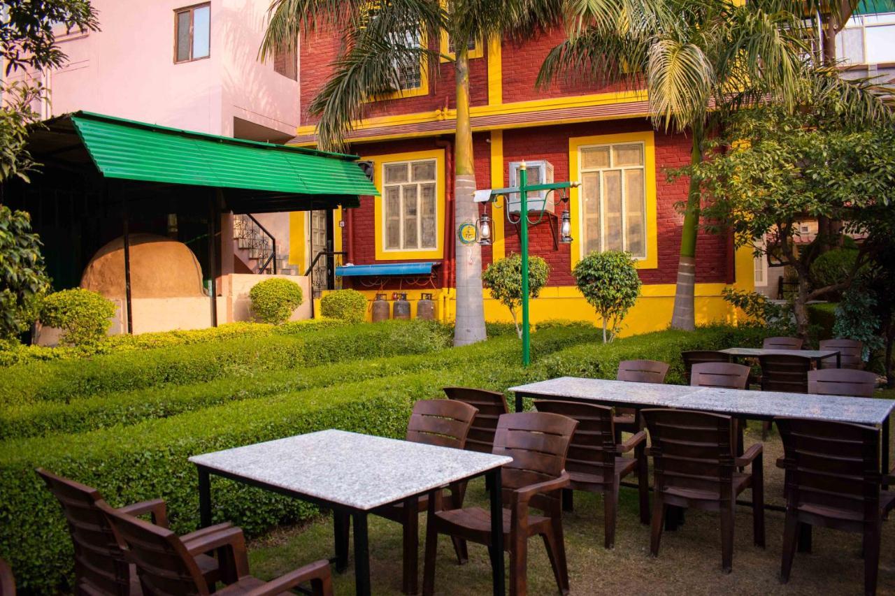 Mvt Guesthouse & Restaurant Rishīkesh Exteriör bild
