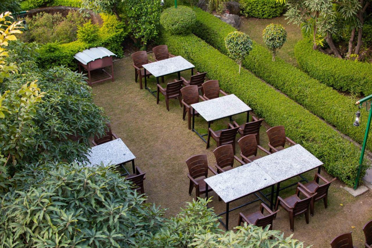 Mvt Guesthouse & Restaurant Rishīkesh Exteriör bild