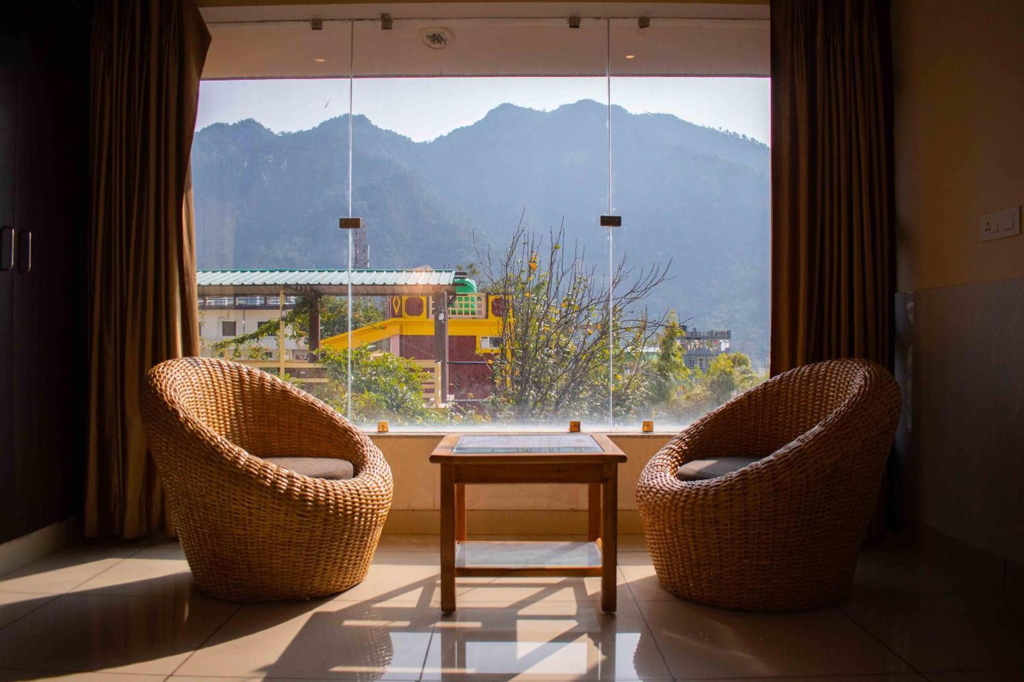 Mvt Guesthouse & Restaurant Rishīkesh Rum bild